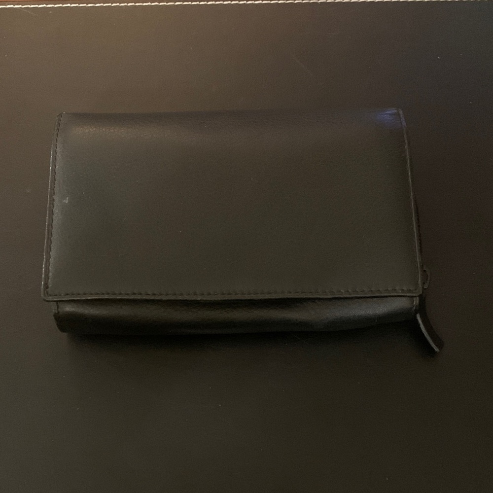 Mundi Black Woman's Wallet